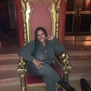 Meet your Posher, Yolanda